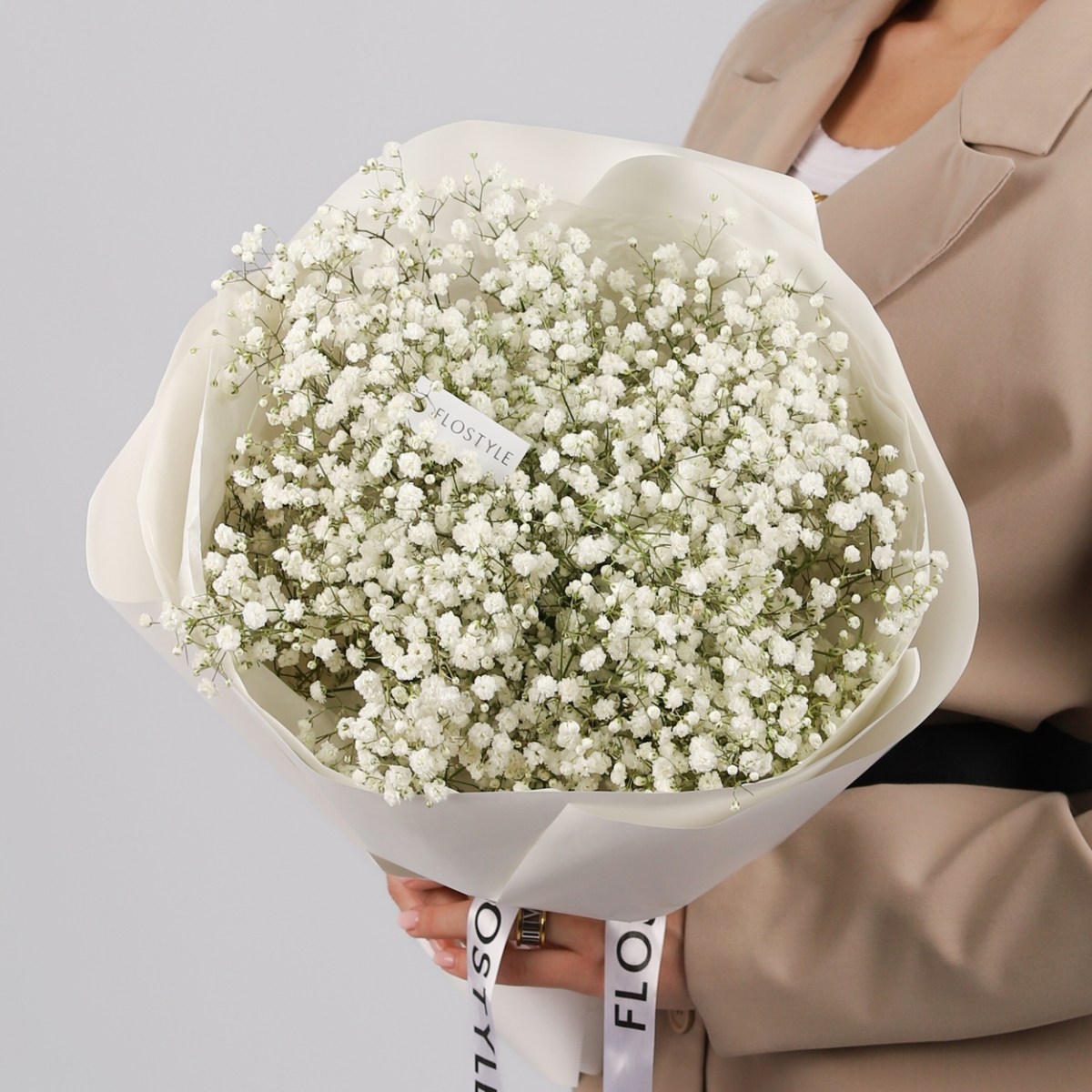 belaya gipsofila buket  3